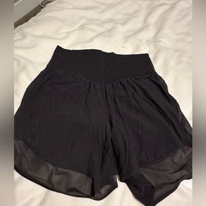 Lululemon Nulu mesh short - size 4